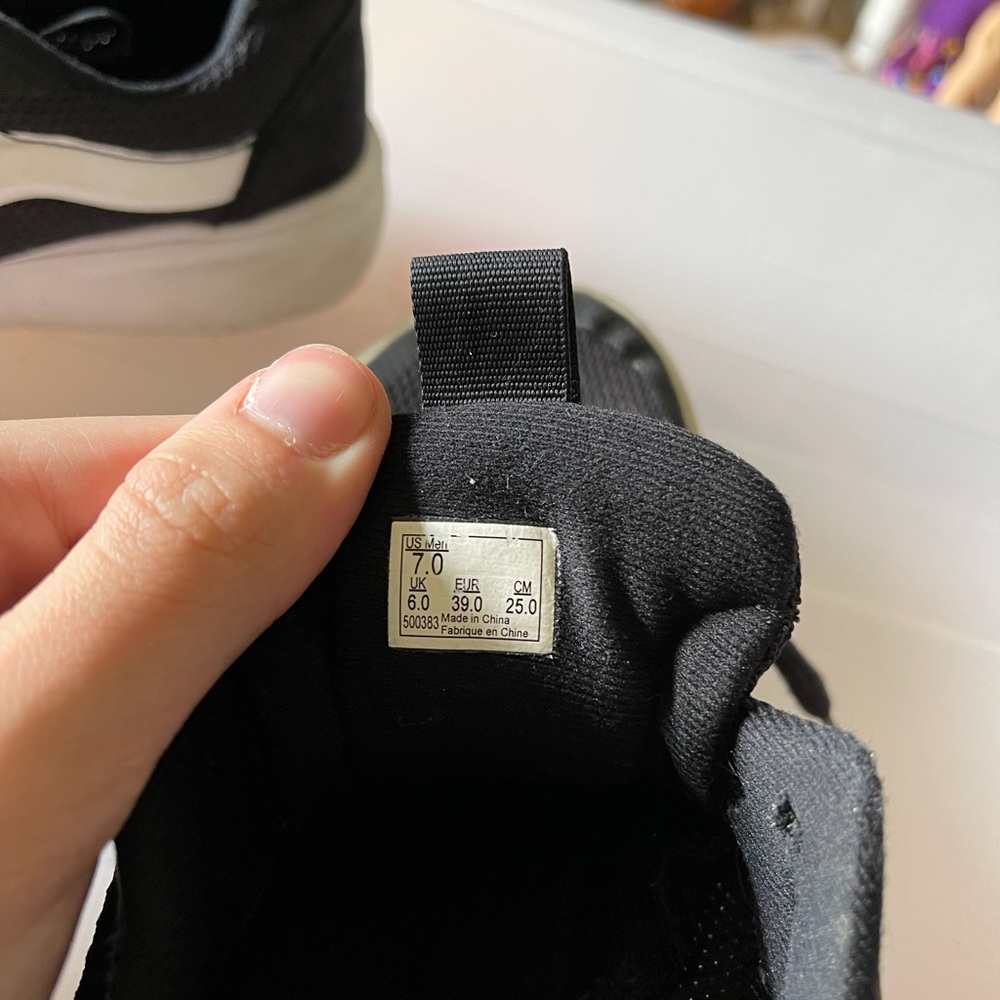 Converse - Picture 2 of 2